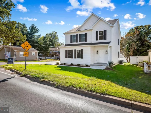 696 207th St, Pasadena, MD 21122