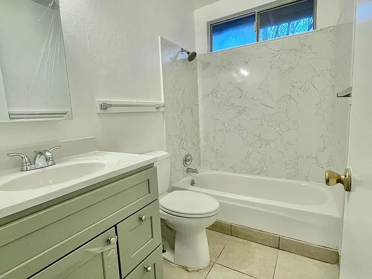 1105 Jennings Ave — Photo 7