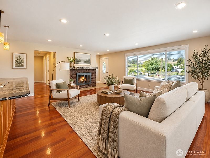 2nd image of 2315 Lester Road