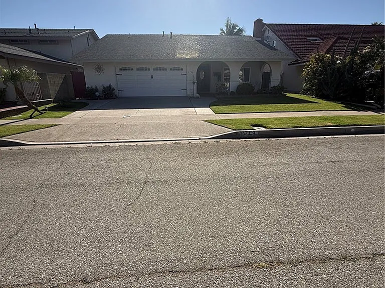 17323 Grayland Ave — Photo 3