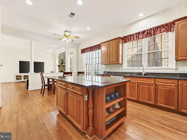 9860 Palace Green Way — Photo 20