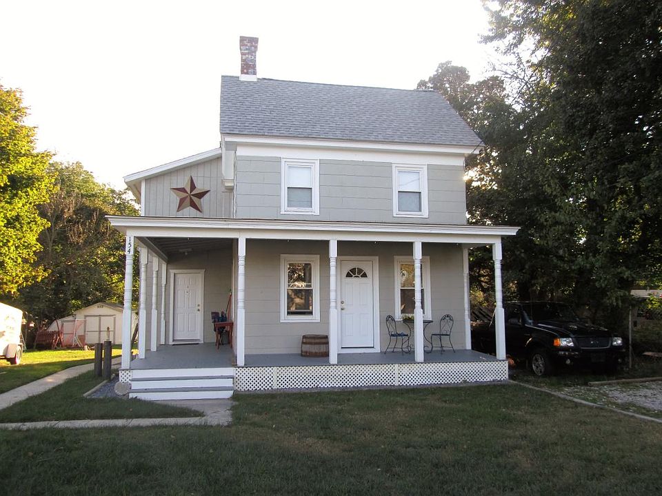 COUNTRY HOUSE FRONT VIEW