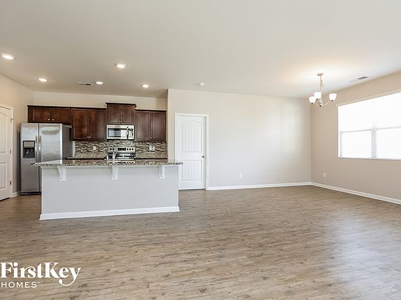 5th image of 204 Autumn Terrace Ln