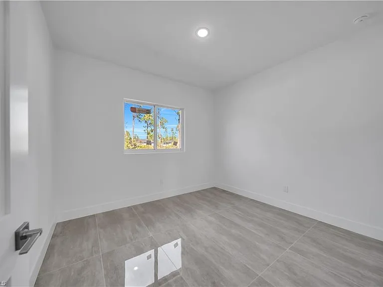 1142 Dutchess St E — Photo 26