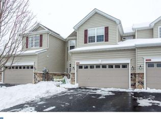 1002 Ridgeview Dr, Morgantown, PA 19543