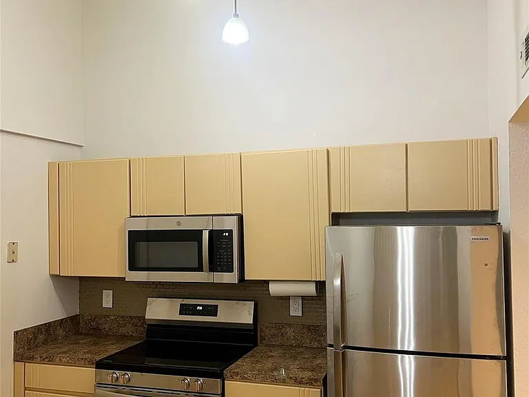 2850 N Oakland Forest Dr #215 — Photo 8