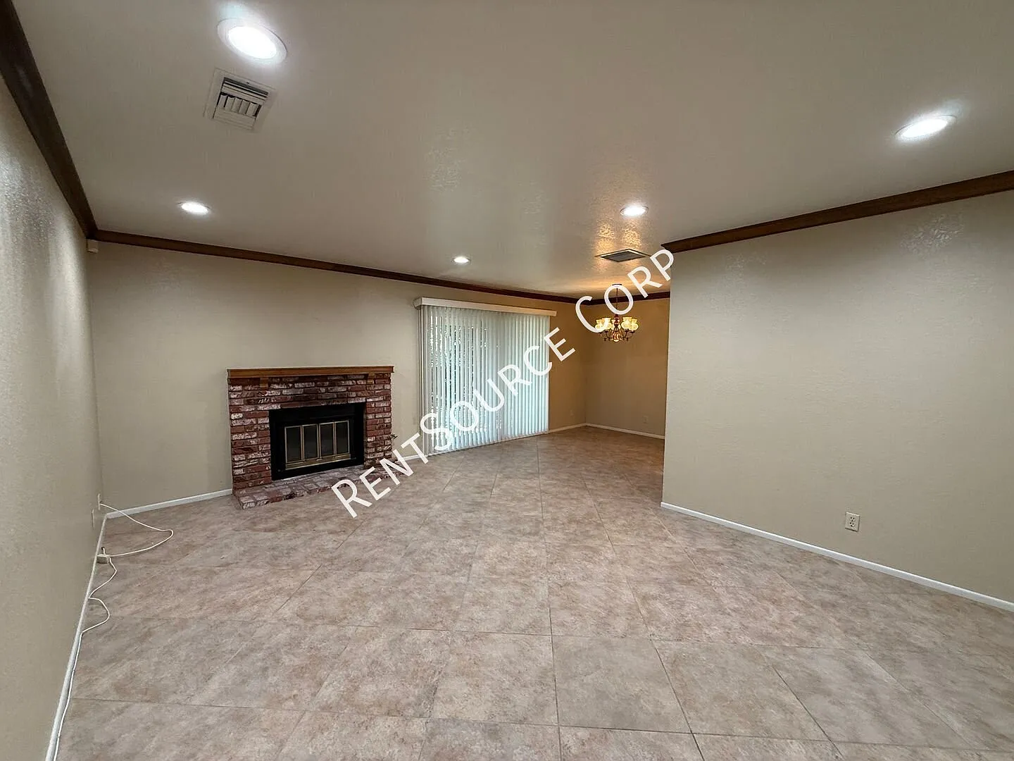 4 Bedrooms/2 Bathrooms Single Story Home for Rent in West Lancaster in Antelope Valley — Photo 3