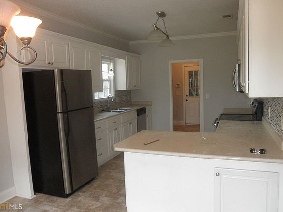 5th image of 2074 Pinemount Blvd