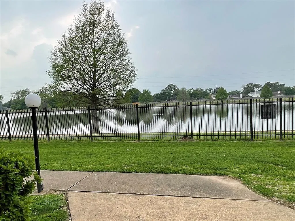 2 bed, 2.0 bath, 1122 sqft, $1,700 — Photo 4