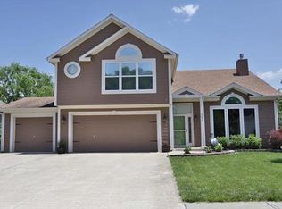 609 SE James Ct, Lees Summit, MO 64063