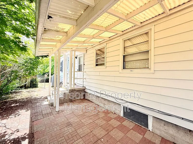 506 W 39th St — Photo 21