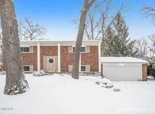 8316 Atlanta Dr NE, Rockford, MI 49341