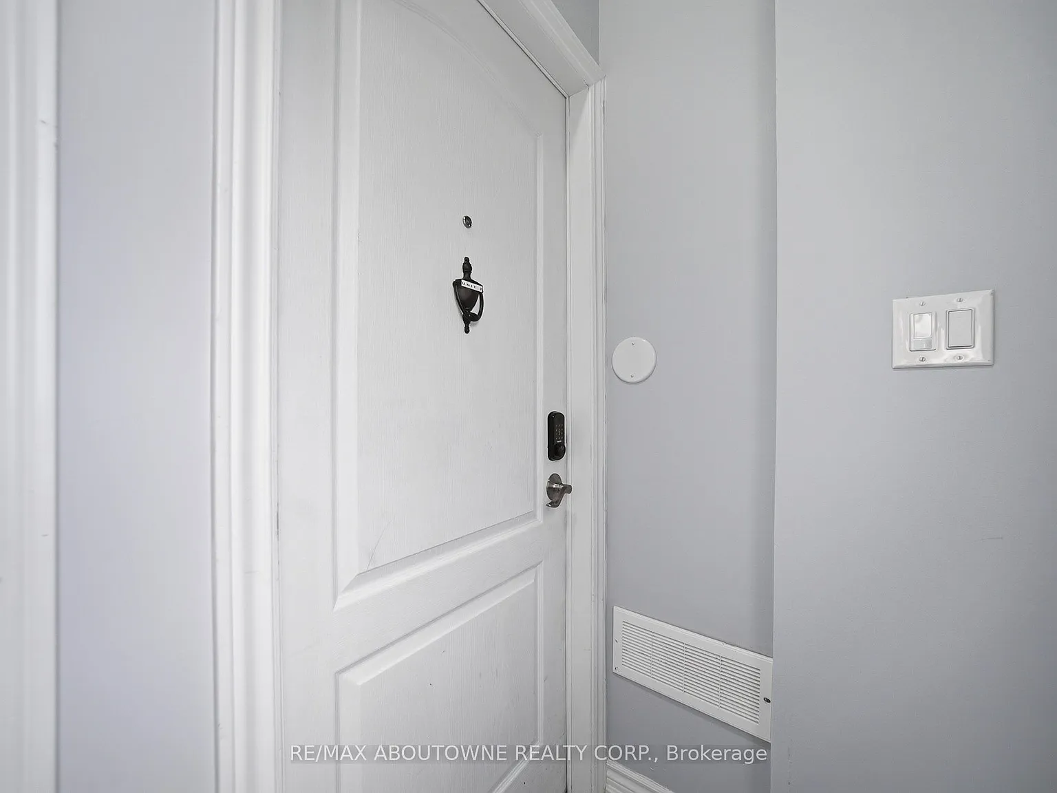 3 bed, $2,400 — Photo 2