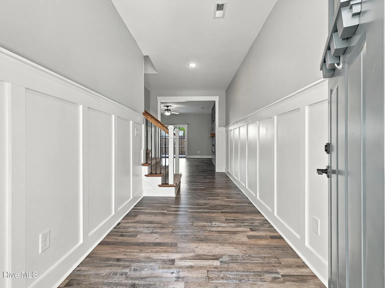 3 bed, 2.5 bath, 2047 sqft, $2,300 — Photo 3