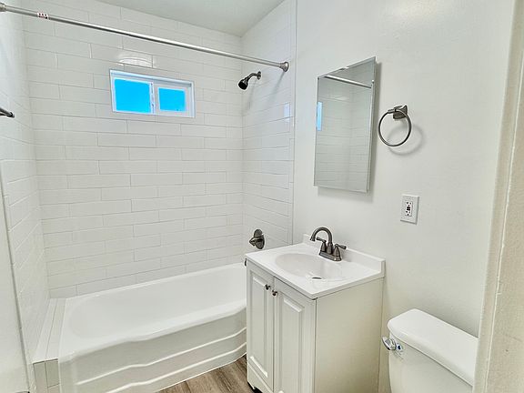 5th image of 1327 Oak St #F