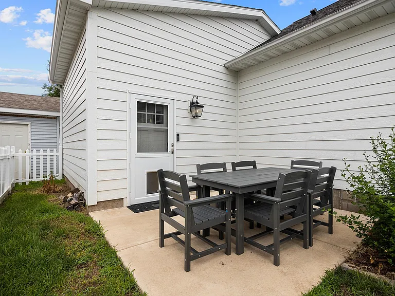 4805 N Columbus Ave — Photo 8