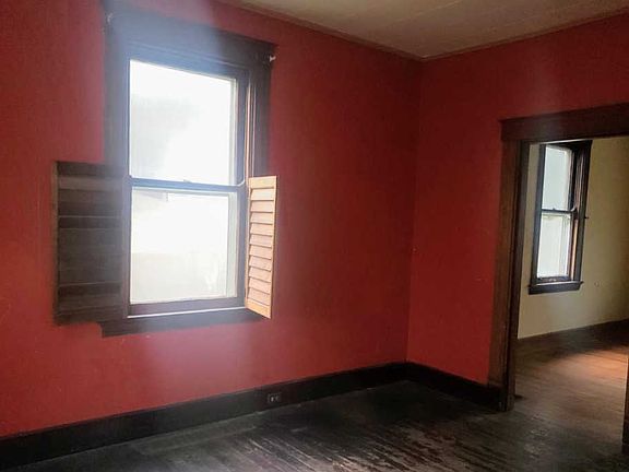 5th image of 3936 Lovell Ave