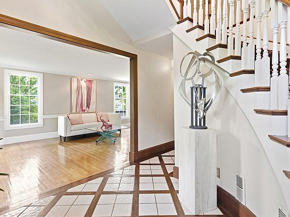 5th image of 501 Canton St