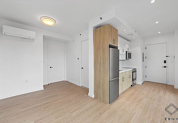 4th image of 335 Linden Blvd #4F
