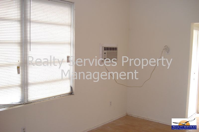 1st image of 2833 Cocos Ave Unit B