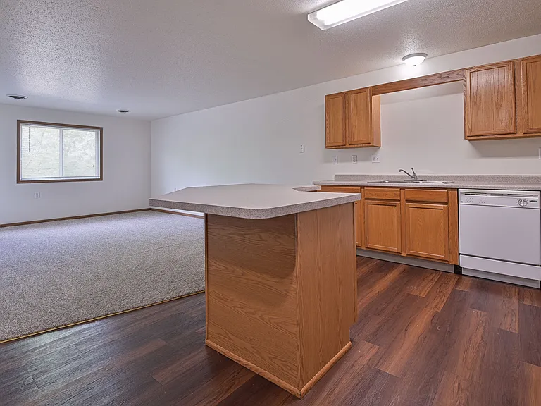 West Ridge Apartments — Photo 11