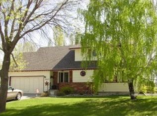 1924 5th Ave NW, E Grand Forks, MN 56721