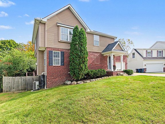 2nd image of 1724 Enclave Ln