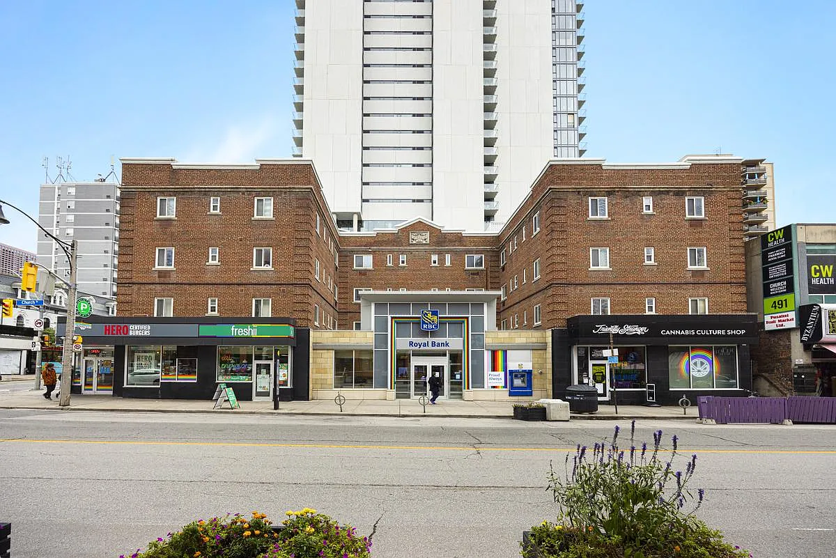77 Wellesley Street East — Photo 3