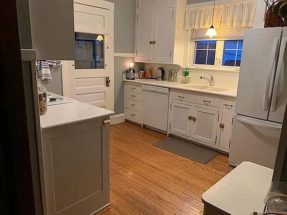 4th image of 23731 W Lockport St