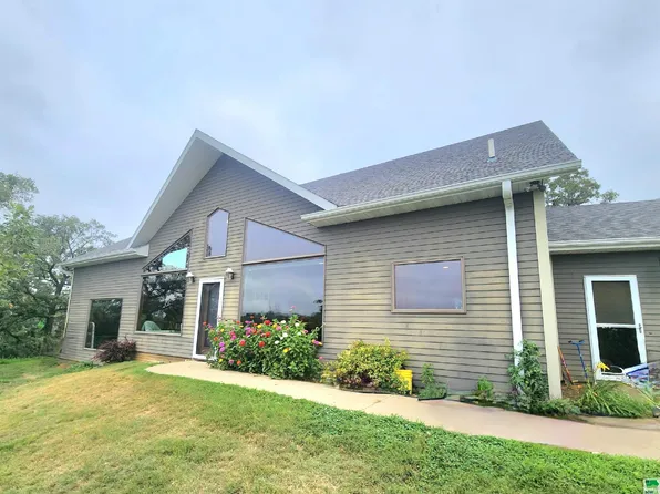 1503 Us Highway 18 St W, Inwood, IA 51240