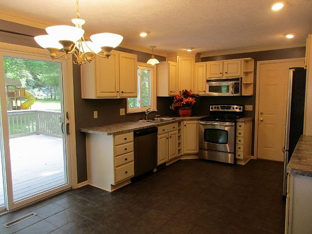 2nd image of 3302 Boyne Rd