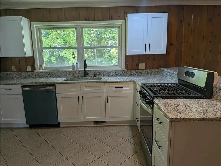 1395 Siesta Ln — Photo 24