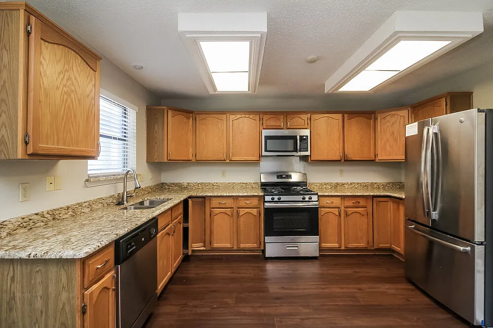 4 bed, 2.5 bath, 1982 sqft, $2,350 — Photo 4