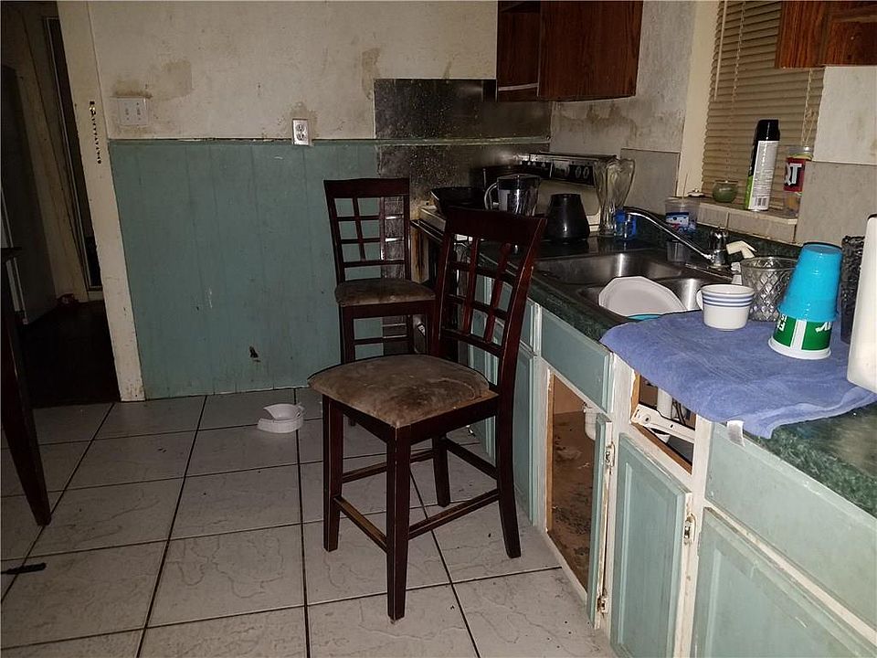 2nd image of 2617 Gertrude Ave
