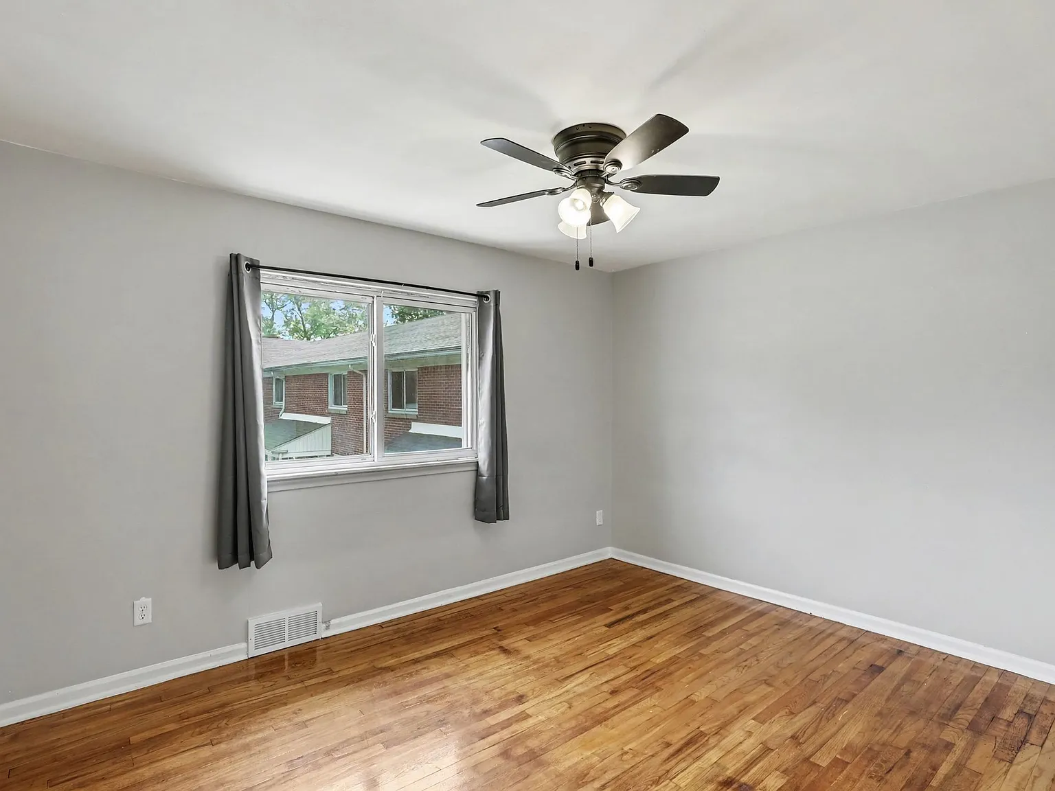 2 bed, 1000 sqft, $1,400 — Photo 4