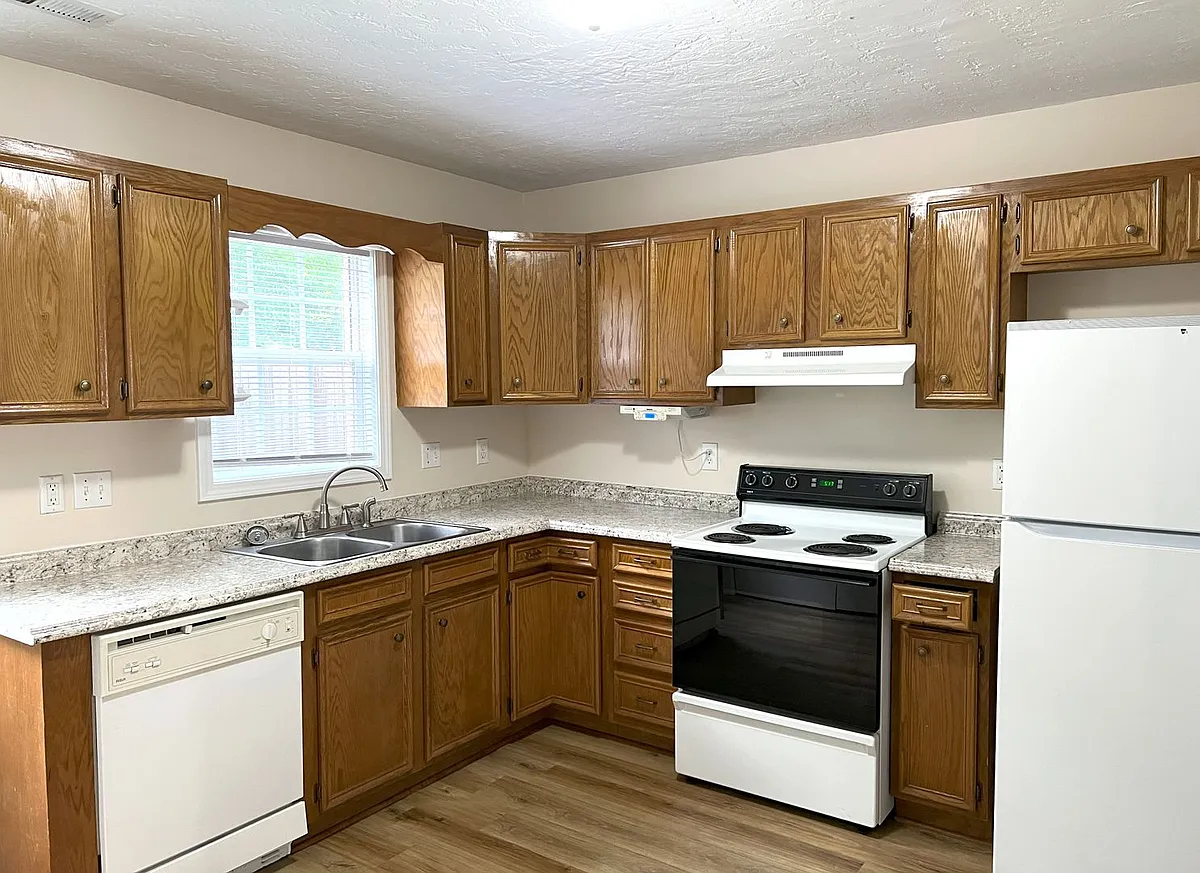 Building Photo - 301 E Lake Dr #8