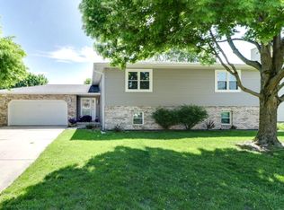 1207 Dianne Dr, Bloomington, IL