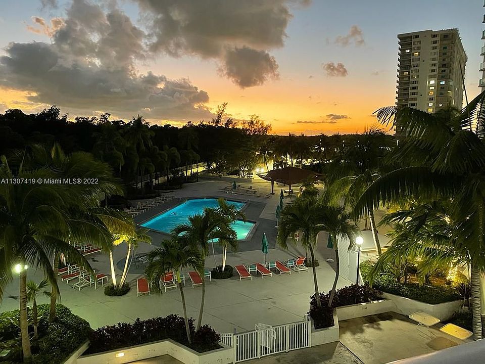 1st image of 100 Bayview Dr APT 318