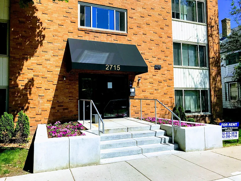 2715 Dupont Ave S — Photo 1