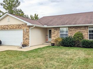 906 Briarwood Ct, Charleston, IL