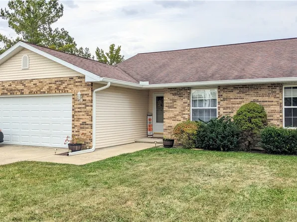 906 Briarwood Ct, Charleston, IL 61920