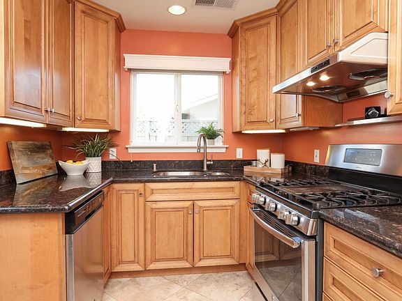 5th image of 1687 Bellomy St #1