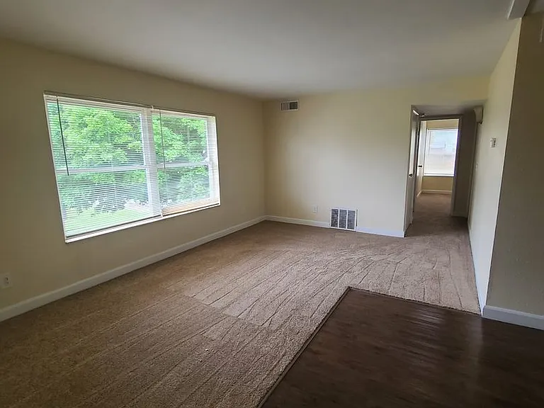 Abbott Acres Apartments — Photo 12