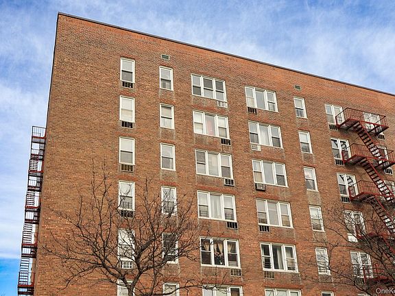 2nd image of 1332 Metropolitan Avenue #5G