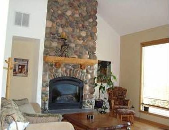5th image of 210 Monument Dr
