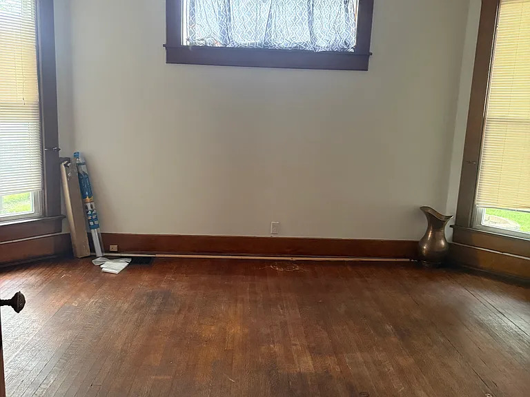 1005 E Adams St — Photo 9