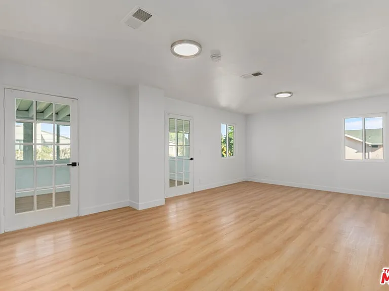 2522 Armacost Ave — Photo 45