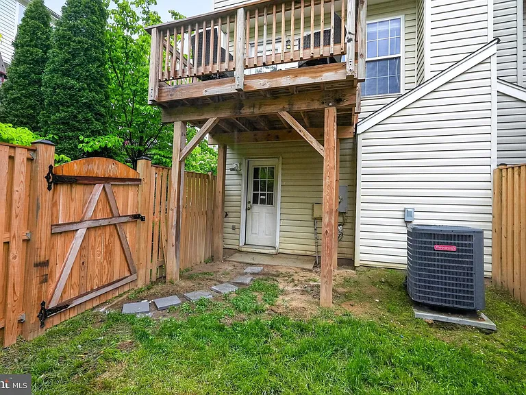13810 Fareham Ln — Photo 26