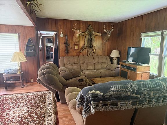 3rd image of 903 Burnwood Rd