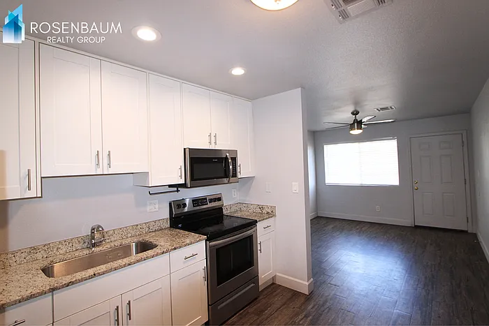 550 W 9th St #1 — Photo 4